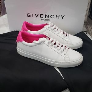 FINAL SALE Givenchy Sz 38 urban street low sneakers